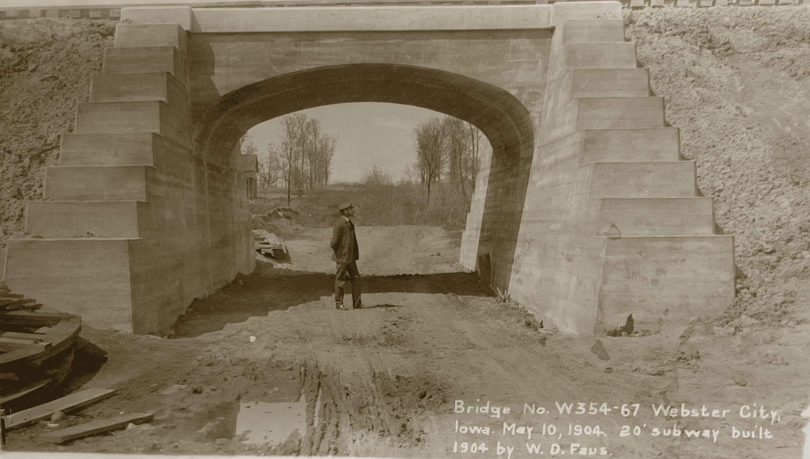 Historic photo of bridge.  Taken from Illinois Central Railroad Engineering Field Notes; ICC Valuation Section IL-15; located at the National Archives at College Park, Maryland